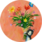 Illustration, auf der eine Katze einen bunten Blumenstrauß hoch hält auf rotem Hintergrund | © SONNENTOR
